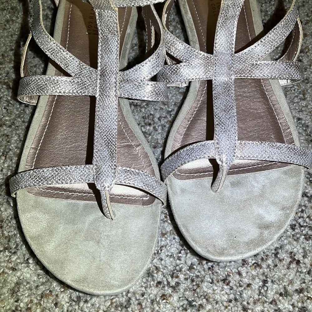 Reaction Kenneth Cole Sandals size 9 Strappy Gladiator Tan and Gold Tone - Picture 5 of 16